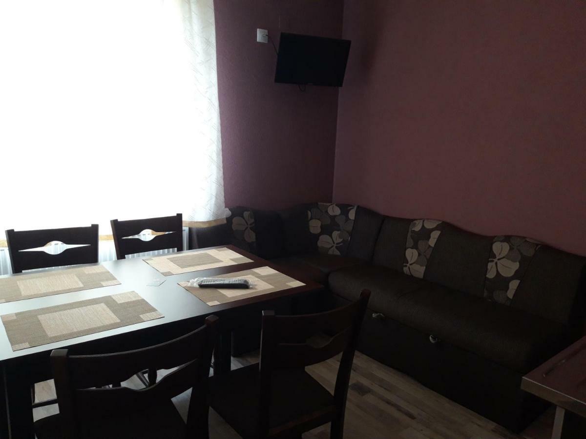 Guest Ider Saparewa Banja